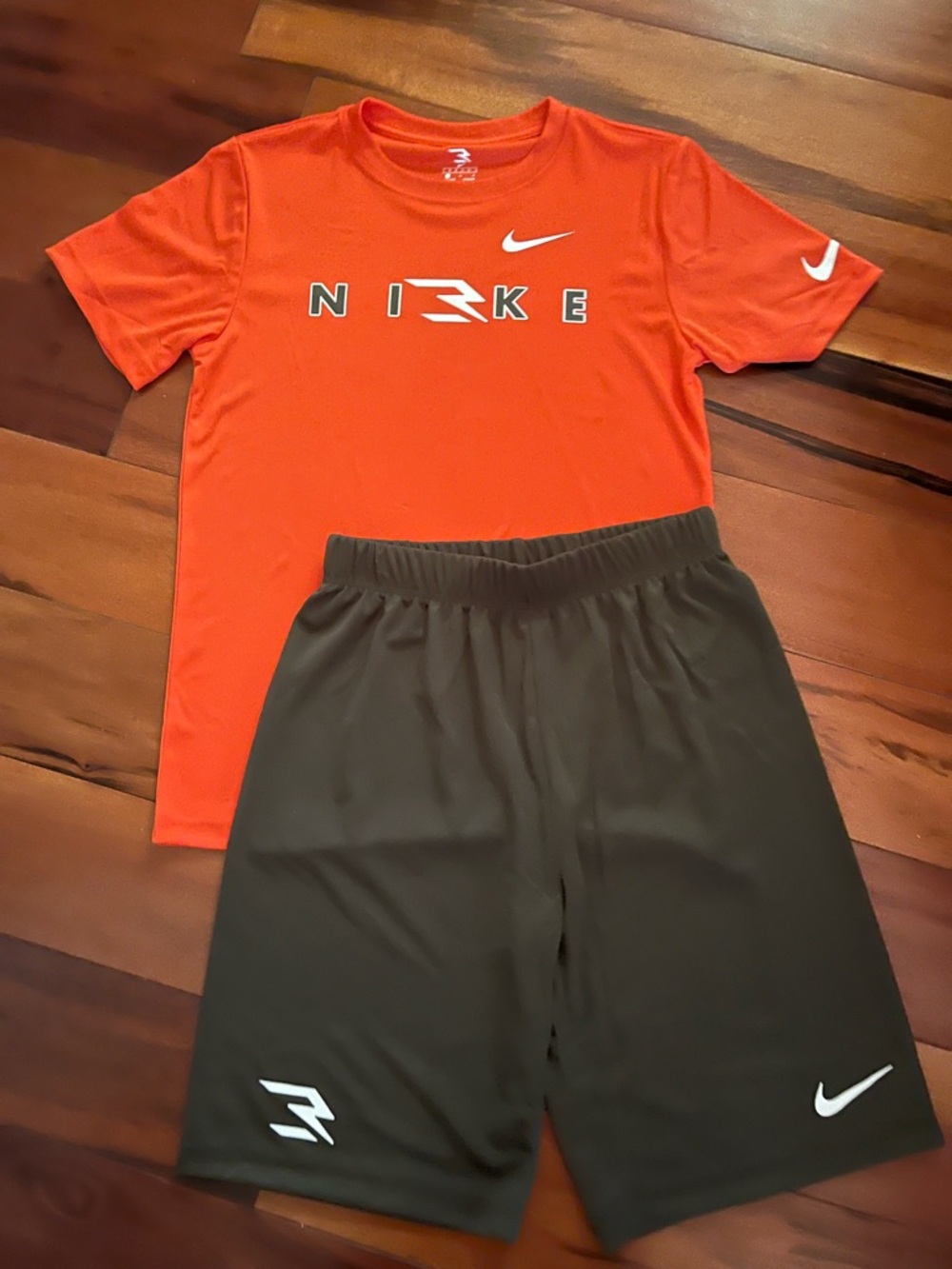 *NWT* Boys Nike Short Sleeve Tee & Shorts Size L